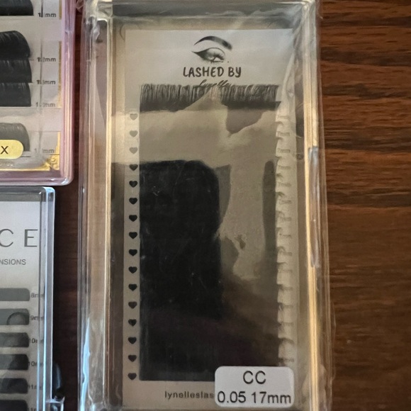 FadLash Volume Lash Extensions plus more! - Picture 5 of 7